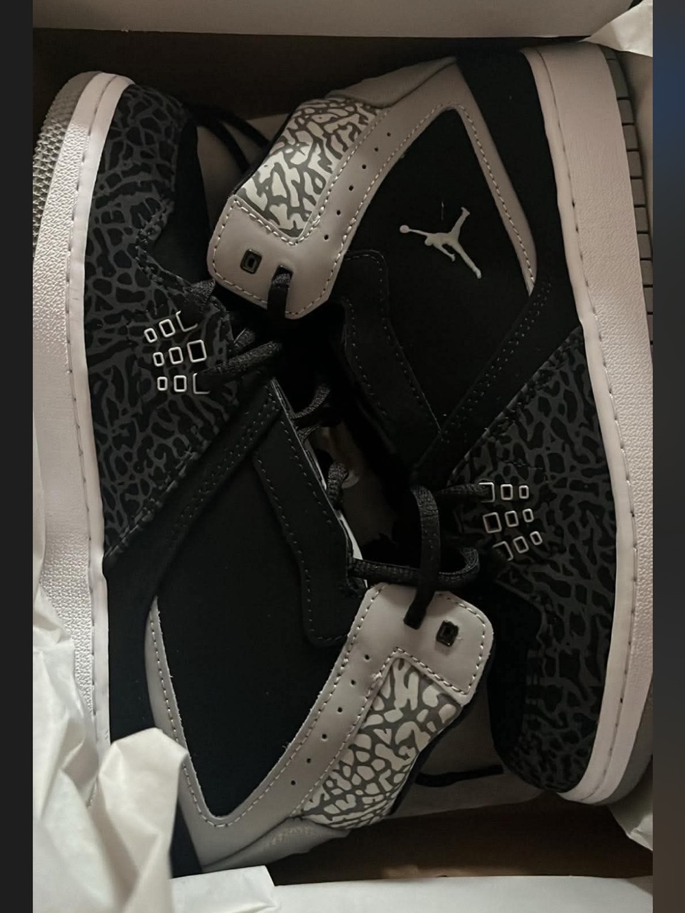 Jordan 1 Flight (GS) Black & Medium Grey & White Box Label